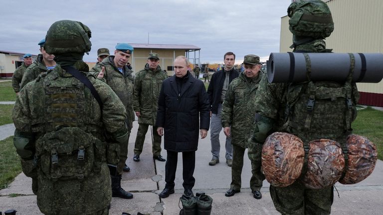 Russian President Vladimir Putin listens to Deputy Commander of the Airborne Troops Anatoly Kontsevoy at a training centre of the Western Military District for mobilised reservists, in Ryazan Region, Russia October 20, 2022. Russian Defence Ministry/Handout via REUTERS ATTENTION EDITORS - THIS IMAGE WAS PROVIDED BY A THIRD PARTY. NO RESALES. NO ARCHIVES. MANDATORY CREDIT.
