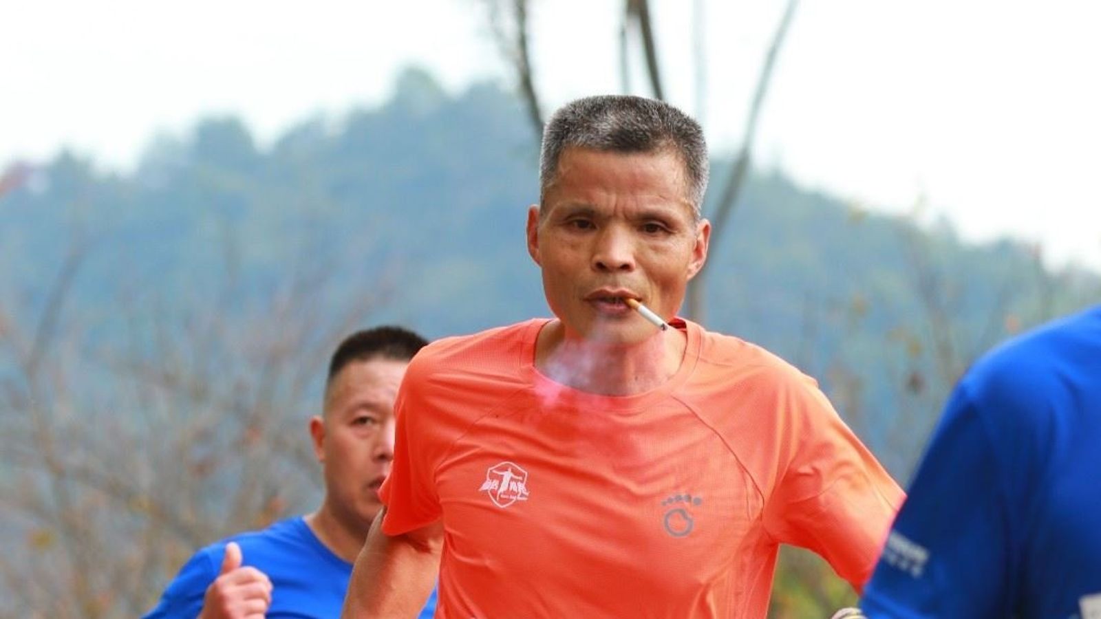 Chinese chain-smoking marathon runner completes 26 miles in less than three and a half hours