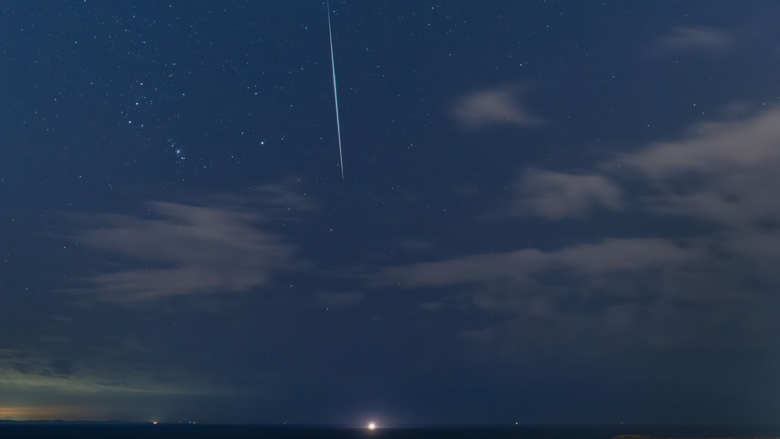 Leonid meteor shower lights up night sky