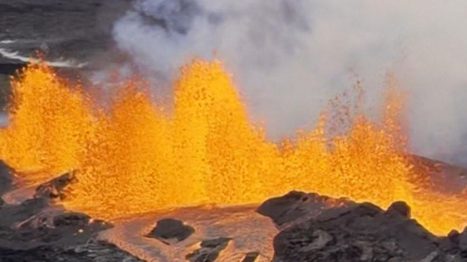 Mauna Loa Volcano Continues Spectacular Eruption In Hawaii Climate News Sky News