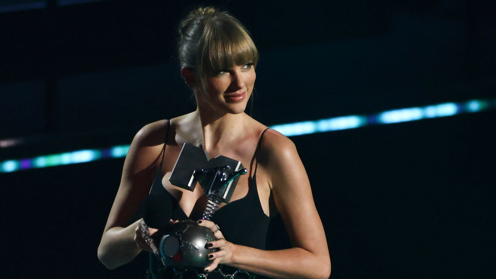 MTV EMAs 2022: Taylor Swift thanks her fans as she takes home four top awards