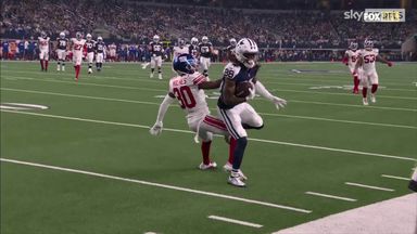 Lamb makes incredible one-handed catch against Giants!