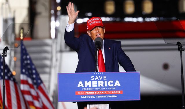 US midterm elections 2022: How crowd's treatment of heckler at Trump rally reveals a deeply divided America - Vimarsana News
