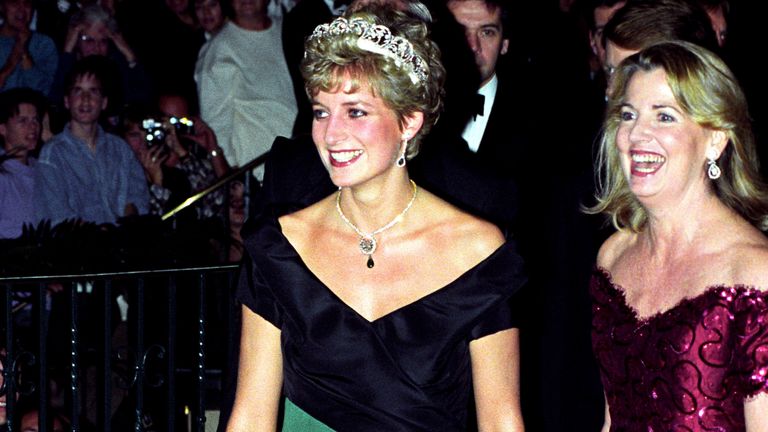 Diana wearing the Prince of Wales Feathers Pendant in 1991
