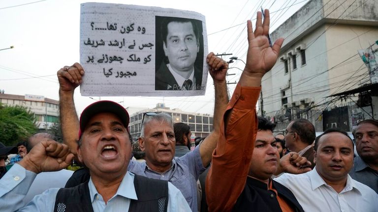 Protesters hold picture of Arshad Sharif in Lahore. Pic: AP