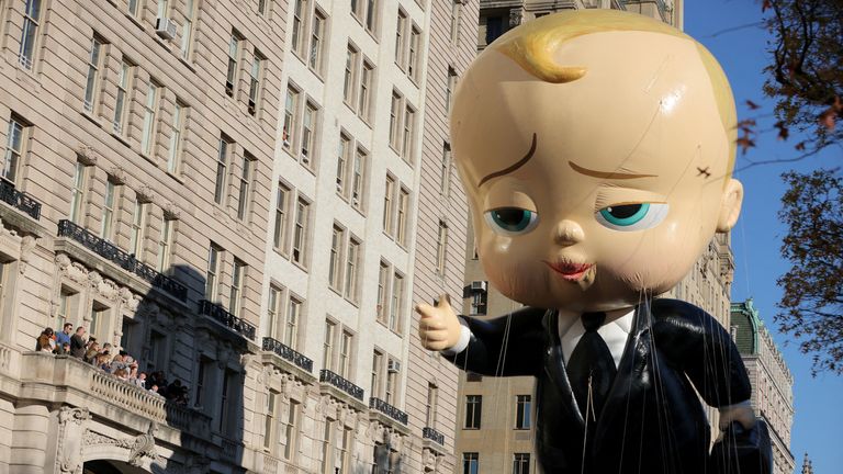 Le ballon Boss Baby vole lors du 96e défilé de Thanksgiving de Macy à Manhattan, New York, États-Unis, le 24 novembre 2022. REUTERS/Andrew Kelly IMAGES TPX DU JOUR