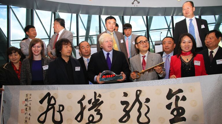 Xu Weiping, center right, Chairman of ABP, Boris Johnson, center left, Major of London, pose for photos during the announcement of setting up ABPs global headquarters in London, Britain, 16 September 2013.