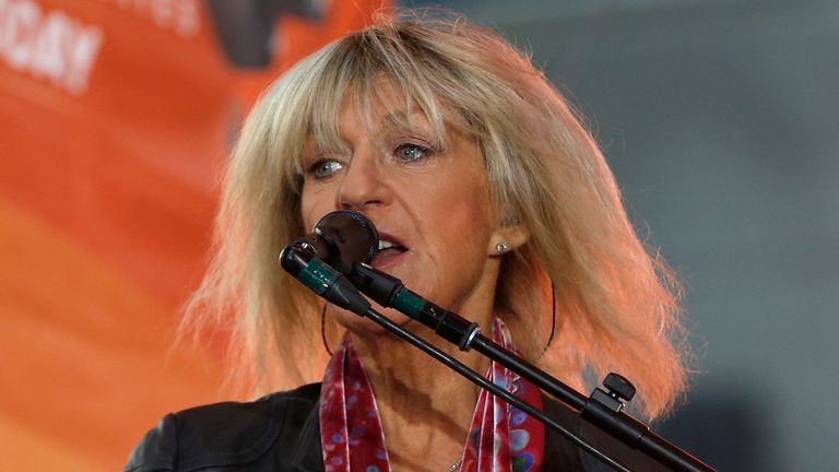 Keyboardist and singer Christine McVie of the rock band Fleetwood Mac performs on NBC&#39;s &#39;Today&#39; show in New York City, October 9, 2014. Fleetwood Mac is currently on a world concert tour. REUTERS/Mike Segar (UNITED STATES - Tags: ENTERTAINMENT)