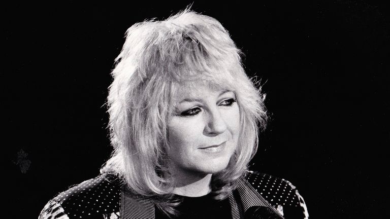 **FILE PHOTO** Christine McVie of Fleetwood Mac Has Passed Away at 79. Photo of Christine McVie ( Fleetwood Mac) performing circa 1970 Credit: Ron Wolfson / Rock Negatives / MediaPunch /IPX