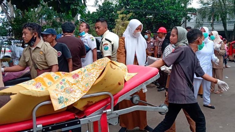 A hospital worker carries an earthquake victim on a gurney outside a hospital in Cianjur, West Indonesia, Indonesia 
PIC:AP