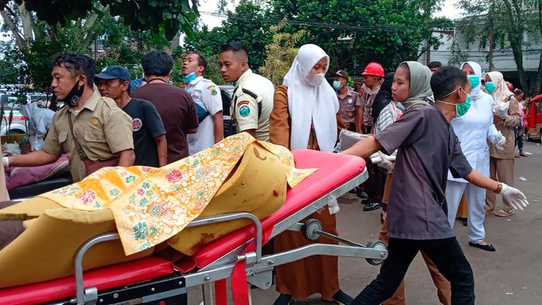 A hospital worker carries an earthquake victim on a gurney outside a hospital in Cianjur, West Indonesia, Indonesia 
PIC:AP