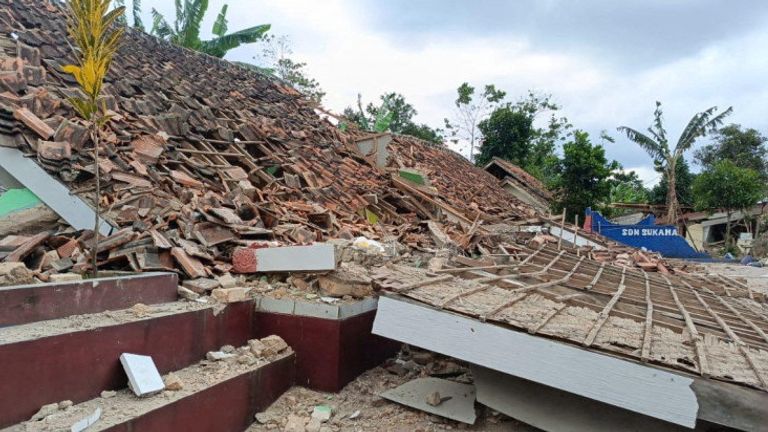 A view shows the aftermath of an earthquake in Cianjur Regency, Indonesia, November 21, 2022. Indonesian National agency for Disaster Countermeasure (Badan Nasional Penanggulangan Bencana)
PIC:BPBD/ Reuters