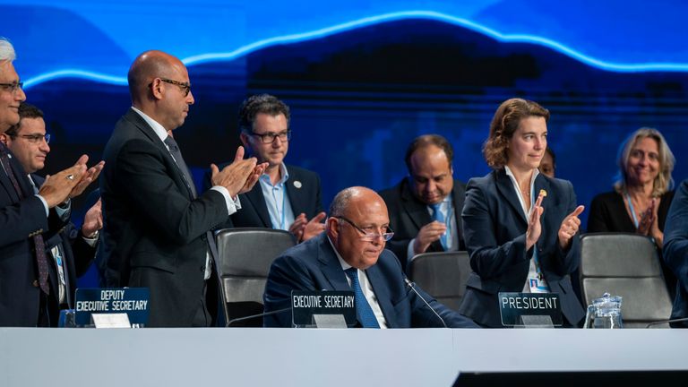 20 November 2022, Egypt, Scharm El Scheich: Samih Zhukri (M), foreign minister of Egypt, sits while the surrounding participants clap during the closing ceremony at the COP27 UN climate summit. Photo by: Christophe Gateau/picture-alliance/dpa/AP Images