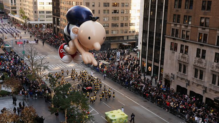 Le ballon Diary of a Wimpy Kid représentant Greg Heffley est vu lors du 96e défilé de Thanksgiving de Macy à Manhattan, New York City 