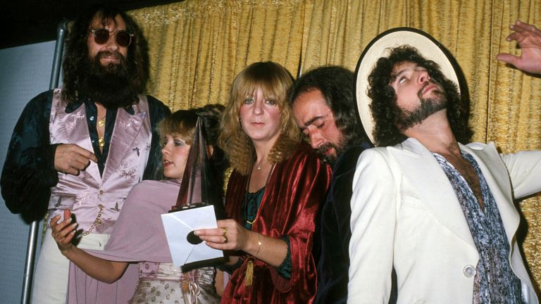 Fleetwood Mac Mick Fleetwood With Stevie Nicks , Christine Mcvie , John Mcvie And Lindsey Buckingham The American Music Awards At Civic Center In Los Angeles 01-16-1978. Credit: 09919329Globe Photos/MediaPunch /IPX