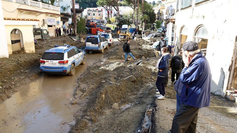 イタリアの休暇島イスキア島での土砂崩れによる甚大な被害