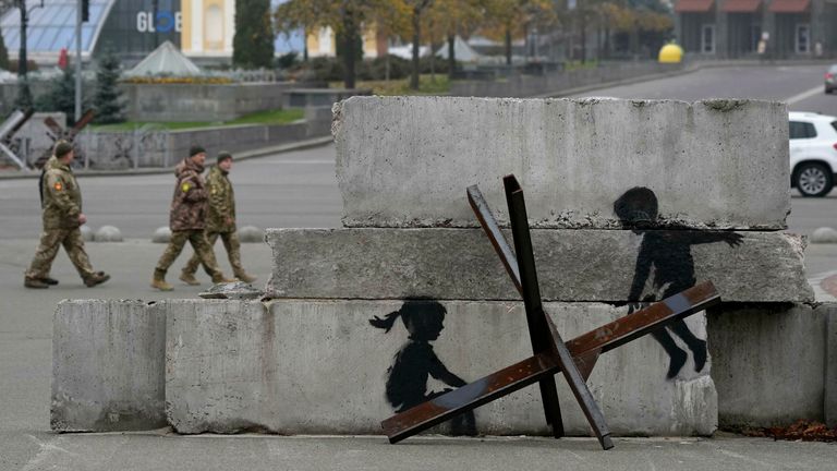 Photo taken on Nov. 6, 2022, in Ukraine&#39;s capital Kyiv, shows graffiti resembling British street artist Banksy&#39;s work. Pic: AP