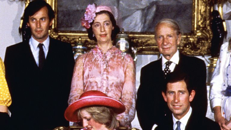 Le roi Charles, alors prince de Galles, avec Dame Susan Hussey, 1ère, en 1982