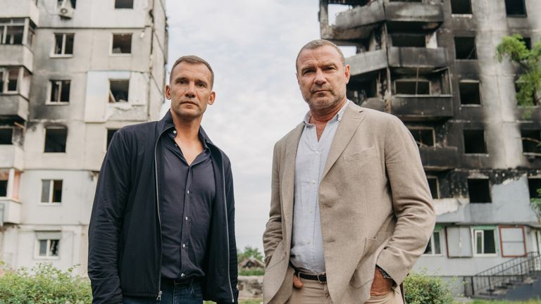 L'acteur Liev Schreiber et le footballeur Andriy Shevchenko en Ukraine
