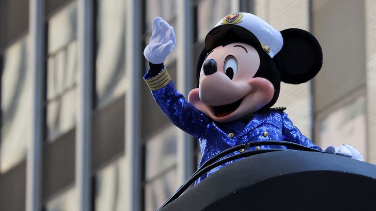 Mickey Mouse waves during the 96th Macy&#39;s Thanksgiving Day Parade in Manhattan, New York City, U.S., November 24, 2022. REUTERS/Andrew Kelly
