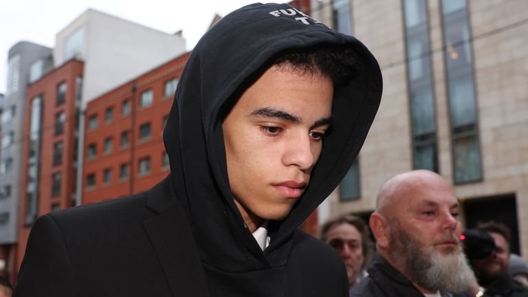 Manchester United footballer Mason Greenwood arrives at Minshull Street Crown Court, Manchester, where he is charged with attempted rape. The 21-year-old is also accused of assault and controlling and coercive behaviour. Picture date: Monday November 21, 2022.
