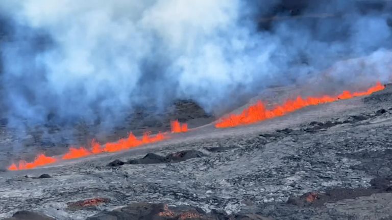 Hawaii&#39;s Governor David Ige gives an update on the situation around the eruption of Mauna Loa