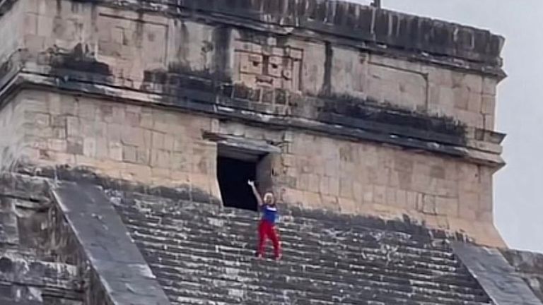 Tourist booed and mobbed after scaling ancient pyramid in
Mexico