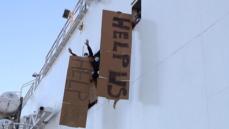 Migrants stuck on rescue ship in Sicily call for help