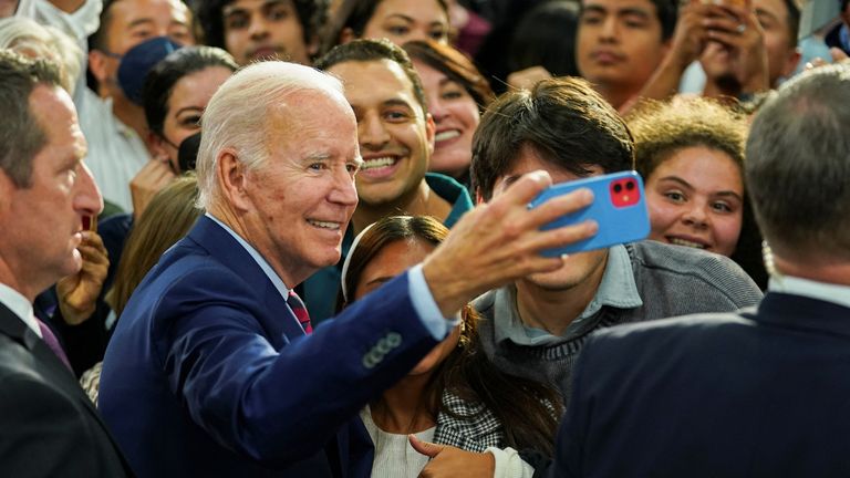 U.S. President Joe Biden takes a selfie with supporters as he participates in a campaign fundraising event for U.S. Rep. Mike Levin (D-CA) in San Diego, California, U.S., November 3, 2022. REUTERS/Kevin Lamarque
