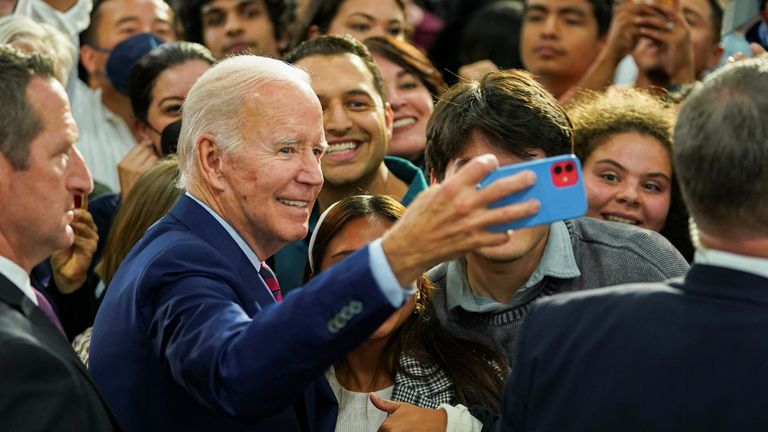 U.S. President Joe Biden takes a selfie with supporters as he participates in a campaign fundraising event for U.S. Rep. Mike Levin (D-CA) in San Diego, California, U.S., November 3, 2022. REUTERS/Kevin Lamarque
