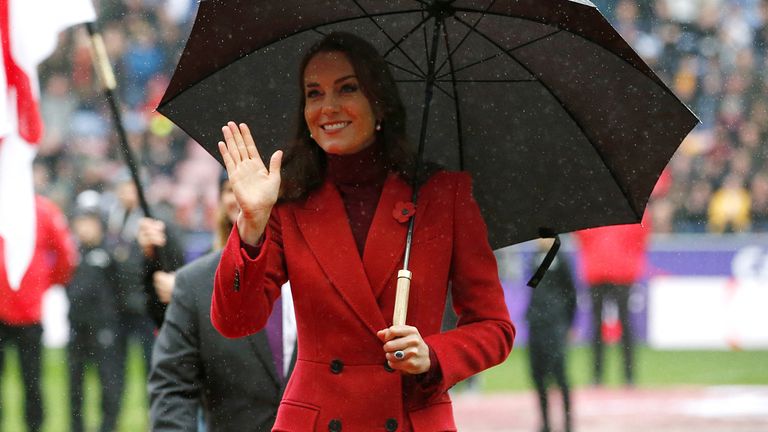 The Princess of Wales was cheered by crowds as she braved rain to meet players at the Rugby League World Cup quarter final.