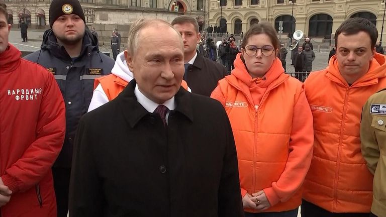 Vladimir Putin speaks to volunteers on Unity Day