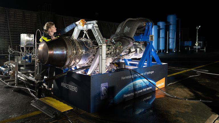 Rolls-Royce AE2100 Hydrogen Test at Boscombe Down. Race to net zero, Easyjet,