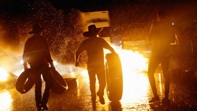 Supporters of Brazil&#39;s President Jair Bolsonaro move tires as they block highway BR-060 during a protest against President-elect Luiz Inacio Lula da Silva who won a third term following the presidential election run-off, near Abadiania, Brazil, October 31, 2022. REUTERS/Ueslei Marcelino