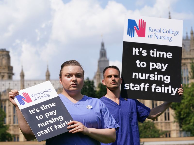 NHS nurses' strike dates announced: Staff to walk out for two days