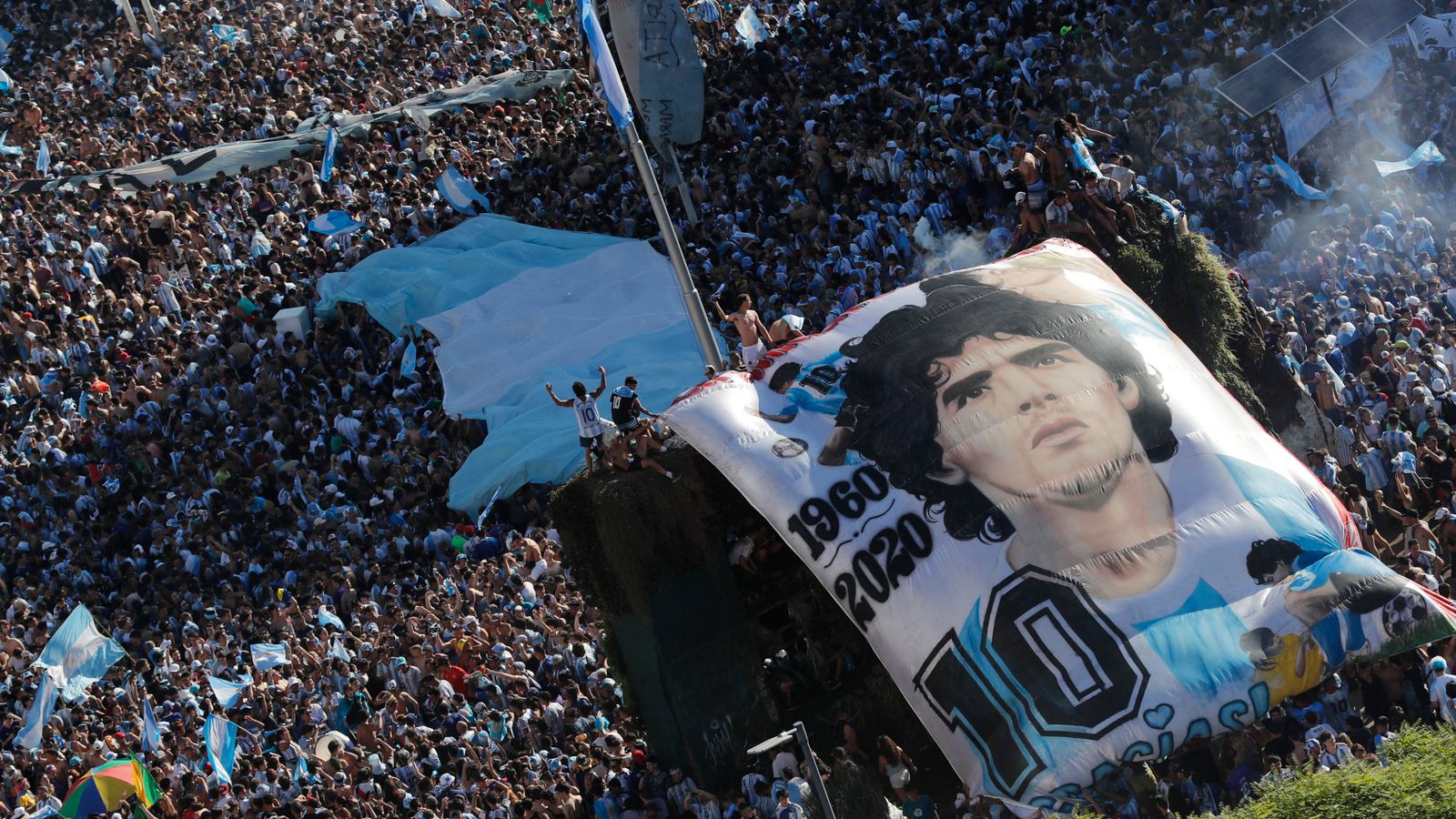 world-cup-hundreds-of-thousands-of-fans-pour-onto-streets-of-buenos