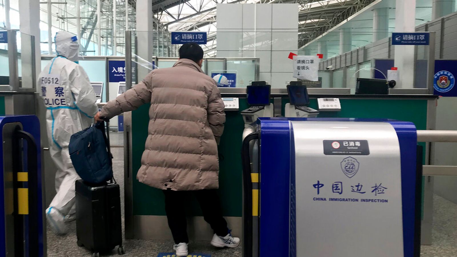 “50٪ من المسافرين من الصين إلى إيطاليا” مصابون بكوفيد – حيث تصدر بكين جوازات سفر سياحية |  اخبار العالم
