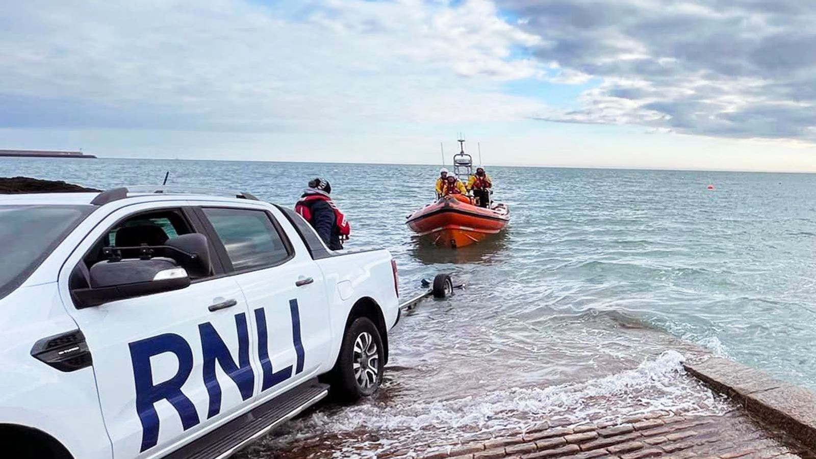 تم العثور على جثتين بعد غرق قارب صيد قبالة شاطئ جيرسي الأسبوع الماضي  أخبار المملكة المتحدة