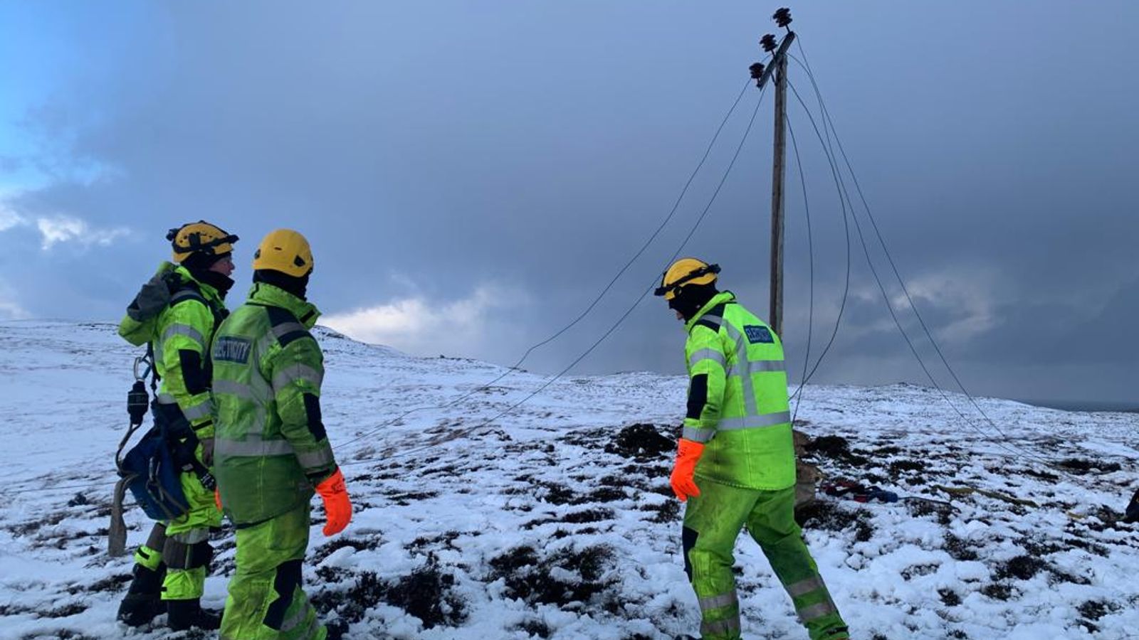 UK weather: Thousands face fourth day without power in icy Shetland - with warnings disruption could last into weekend