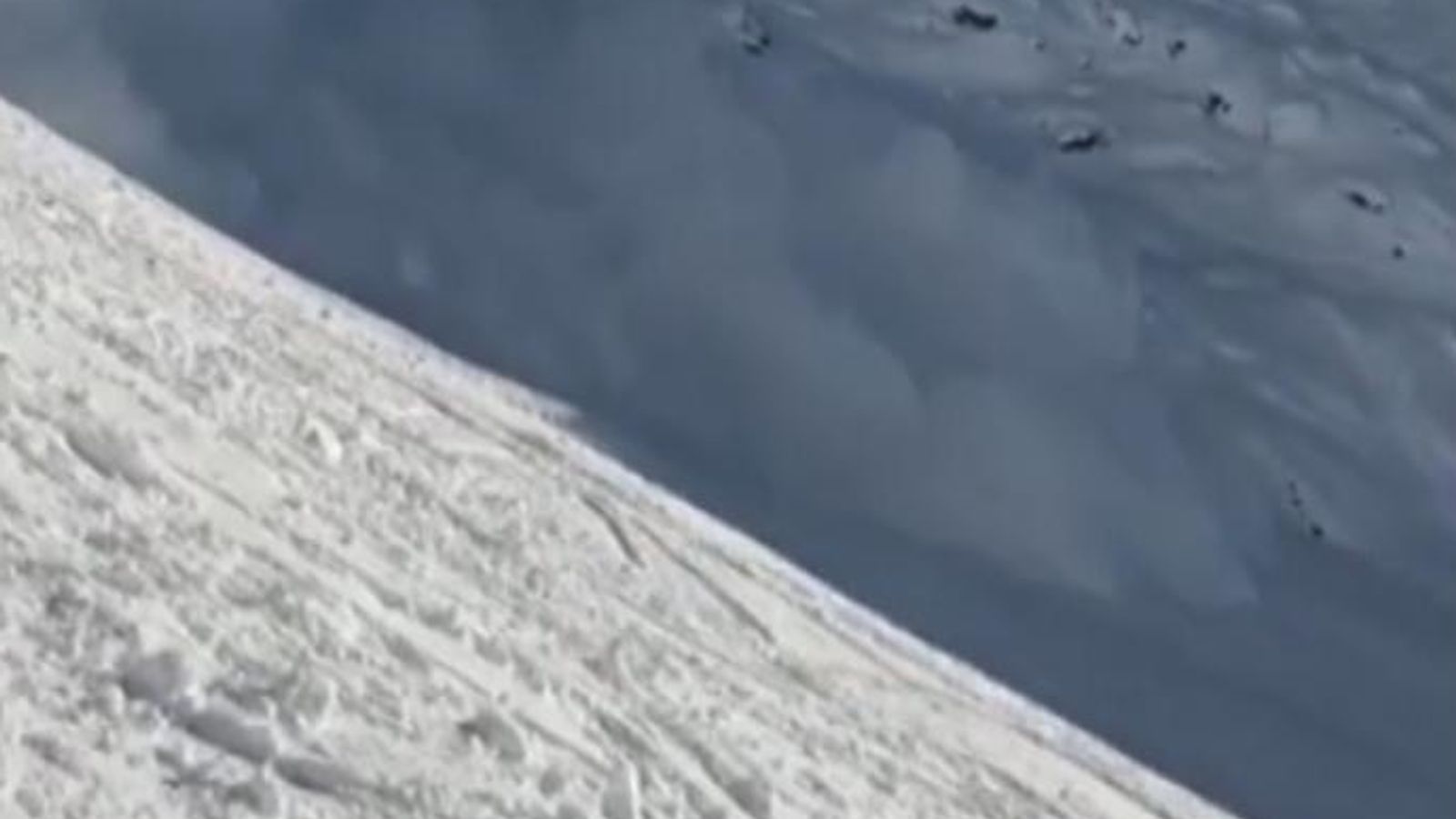 Rekaman menunjukkan saat longsoran besar di Austria menghantam pemain ski yang selamat meski terkubur salju |  berita Dunia