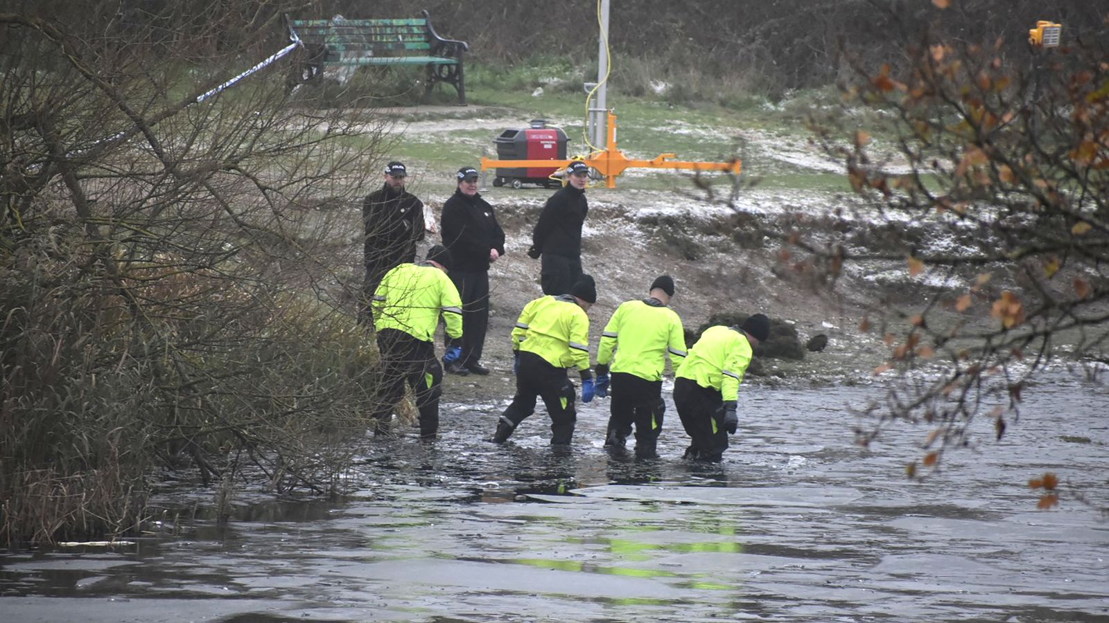 Officer 'tried to punch through the ice' in attempt to rescue children ...