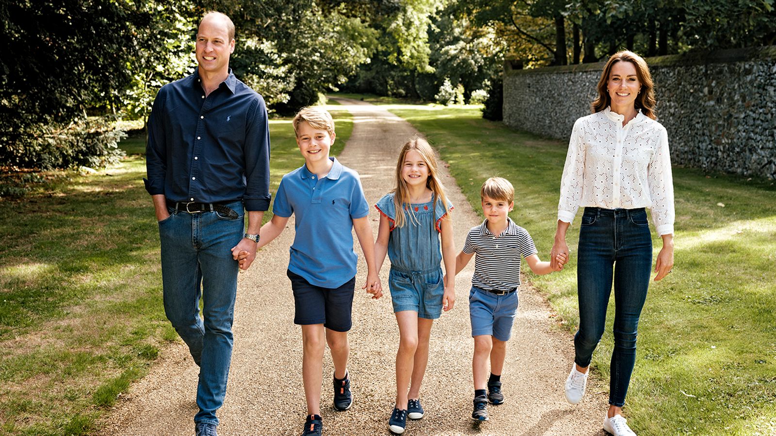 Принц и принцесса Уэльские позируют для семейного фото с Джорджем, Шарлоттой и Луи для рождественской открытки |  Новости Великобритании
