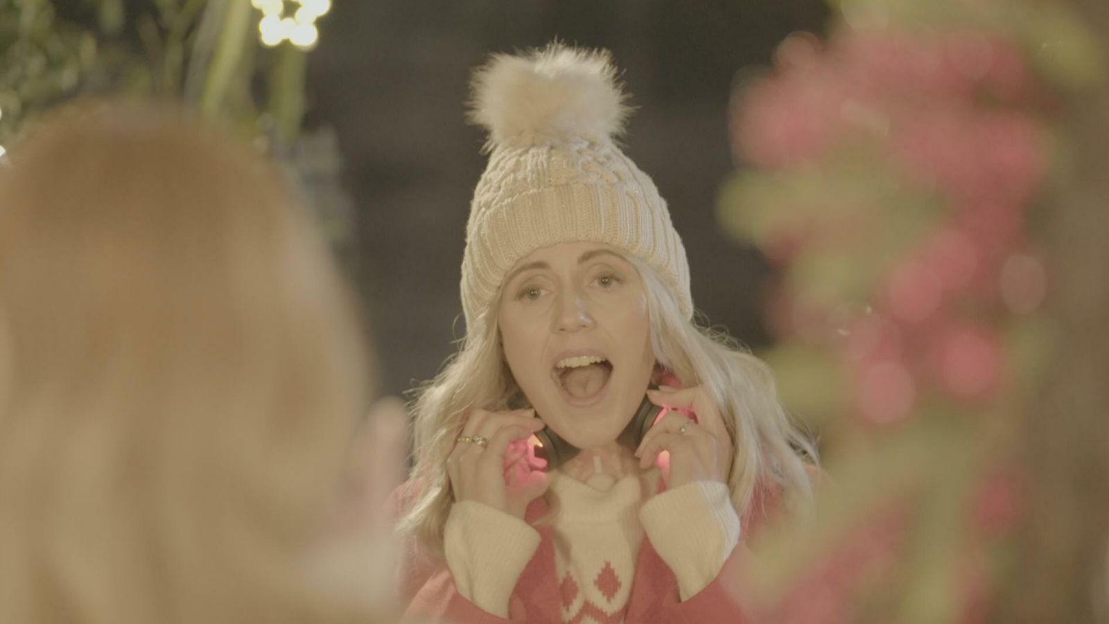 Throat cancer survivor sings duet with Love Actually star after having their voice box removed