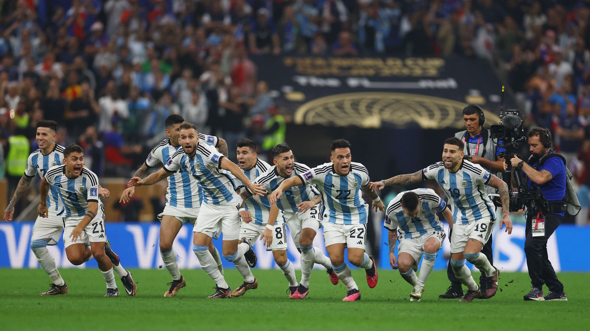 Later, a sensational counterattack down the right flank by Brighton's Alexis Mac Allister provided the assist for Argentina's second goal, which was scored by Angel Di Maria.