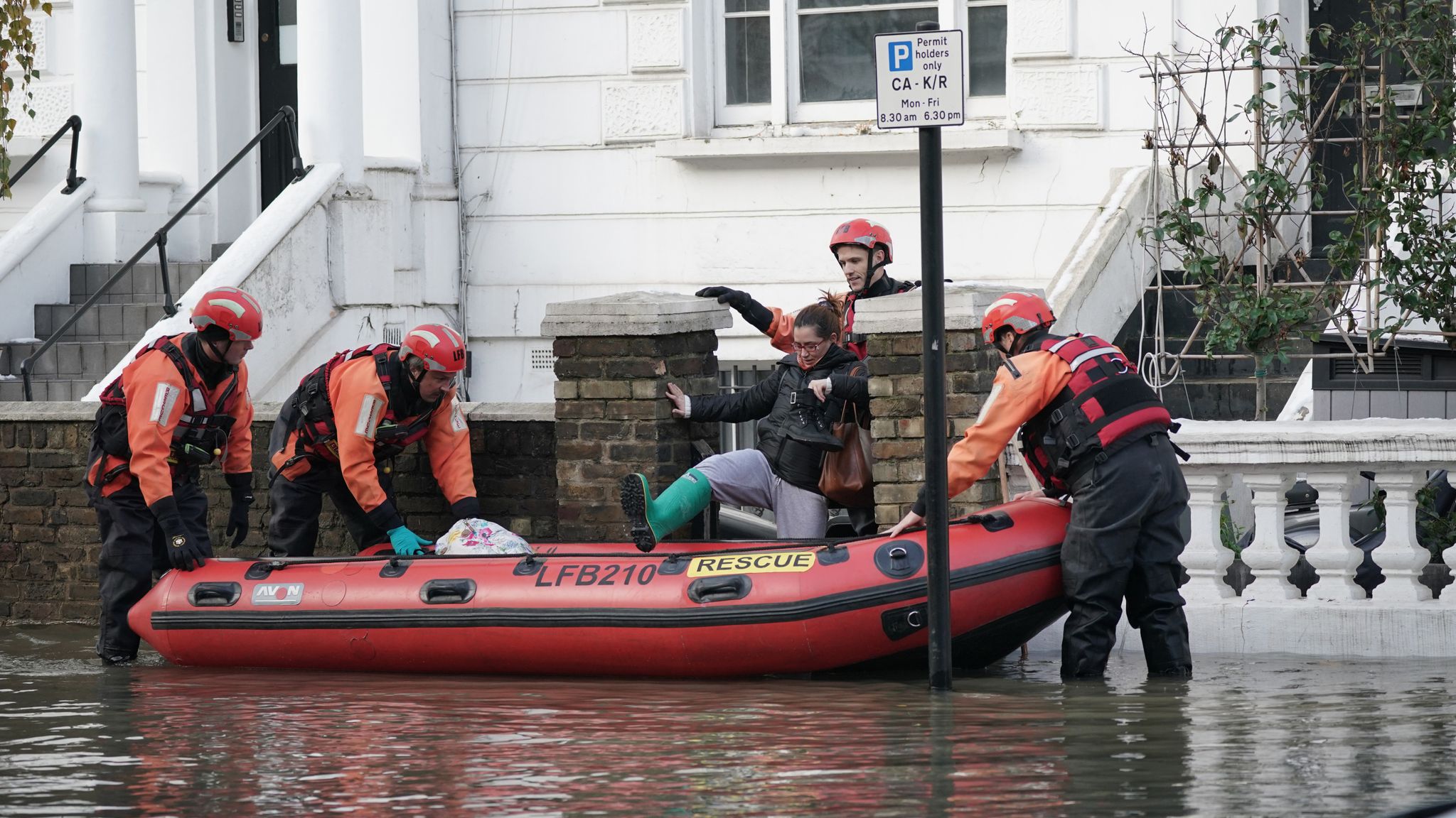 Homes Flooded After Water Mains Burst In North London Sky News homes-flooded-after-water-mains-burst-in-north-london-sky-news