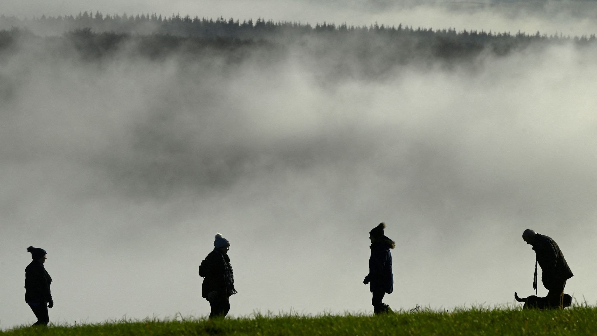 UK Weather: Temperatures set to tumble as Arctic blast strikes country ...