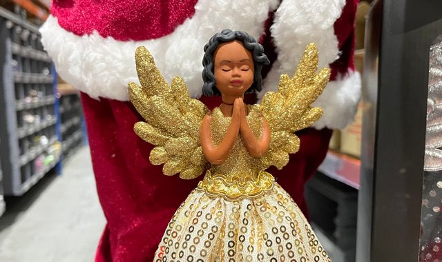 Ethnically-diverse Christmas decorations help 'conversations about race and colour' - Vimarsana News
