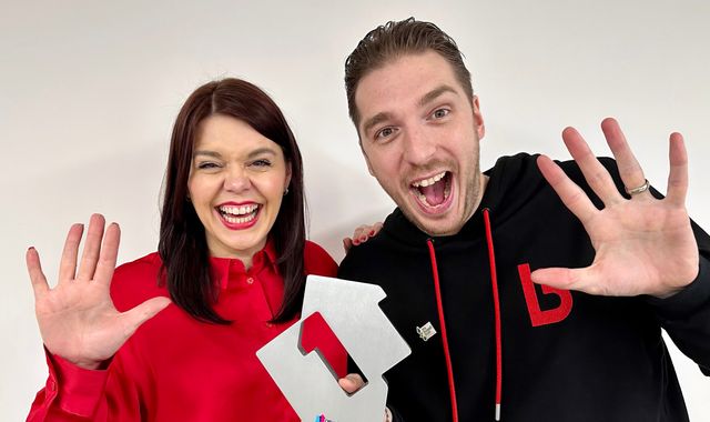 LadBaby make UK chart history with fifth consecutive Christmas number one - Vimarsana News
