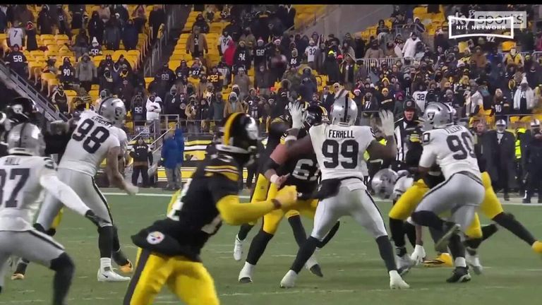 Pickett lasers go-ahead TD toss to Pickens with 0:46 left in fourth quarter | Video | Watch TV Show | Sky Sports thumbnail