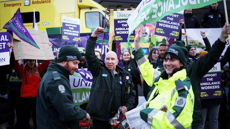 Ambulance workers take part in a strike, amid a dispute with the government over pay, outside NHS London Ambulance Service in London, Britain December 21, 2022. REUTERS/Henry Nicholls